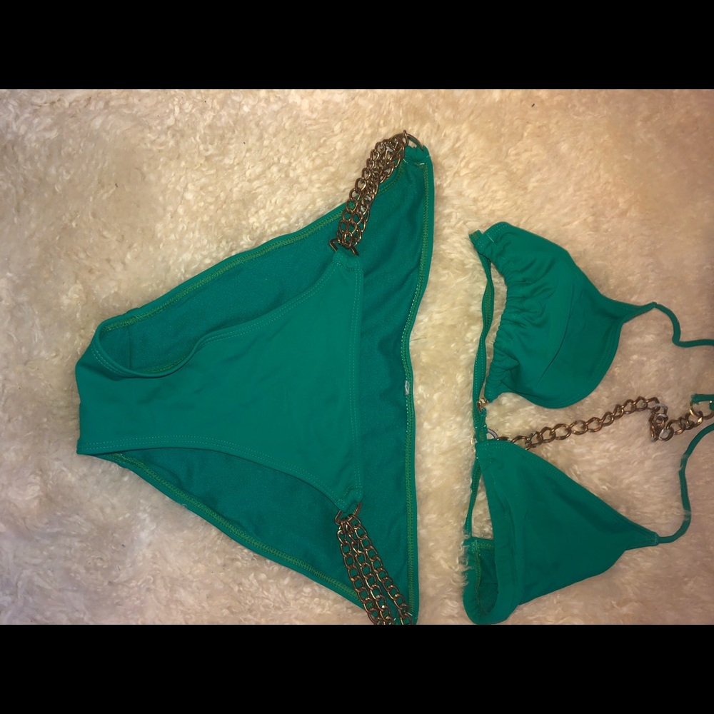 Bikini - Picture 2 of 4